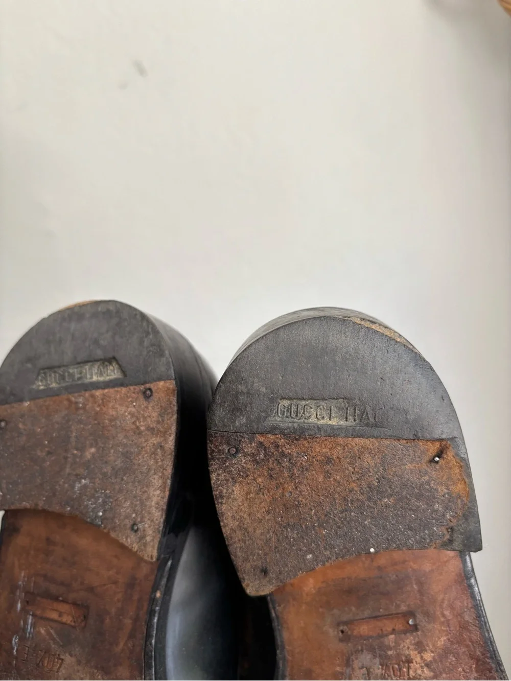 Gucci Black Leather Loafers with Silver-Tone Bar